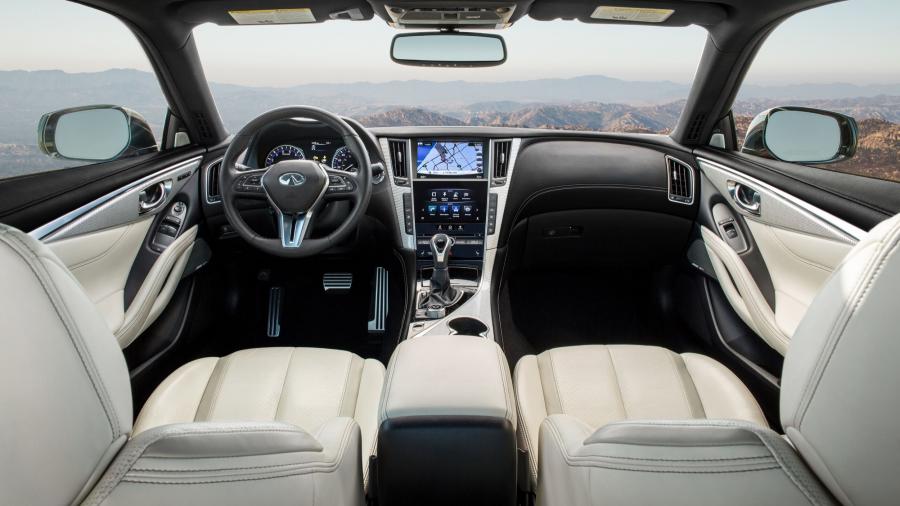 Торпедо Infiniti Q60 Red Sport 400 AWD 2016 года  (фото 39 из 42)